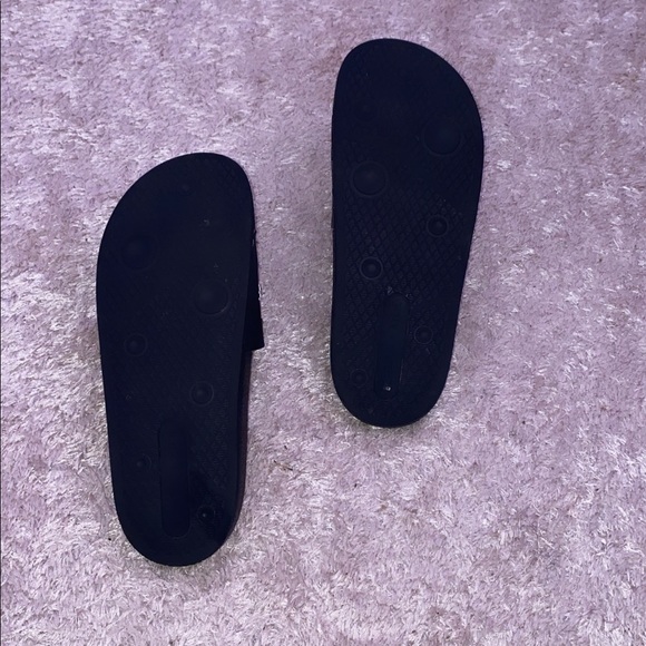 Black Kendall & Kylie slides - Picture 5 of 5